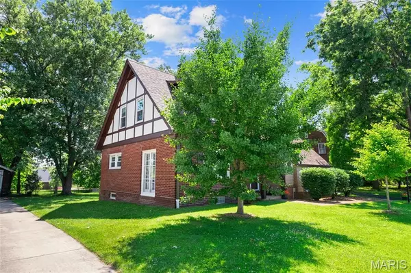 St Louis, MO 63126,816 S Sappington RD