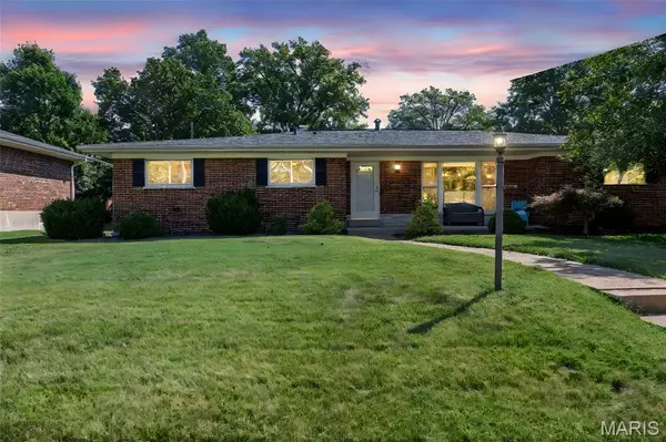 8840 Glenwood DR, Crestwood, MO 63126