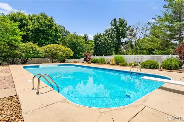 Collinsville, IL 62234,10 Cypress Point DR