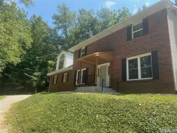 491 Valley Dr, East Alton, IL 62024