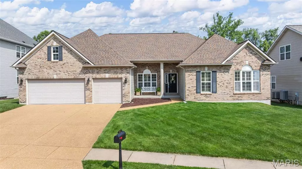 Eureka, MO 63025,905 Summit Oaks DR