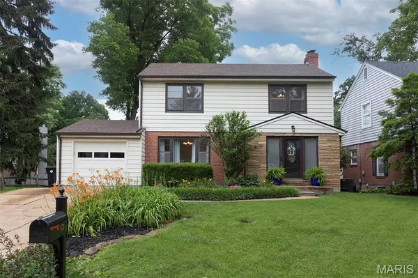 173 Sweetbriar LN, Kirkwood, MO 63122