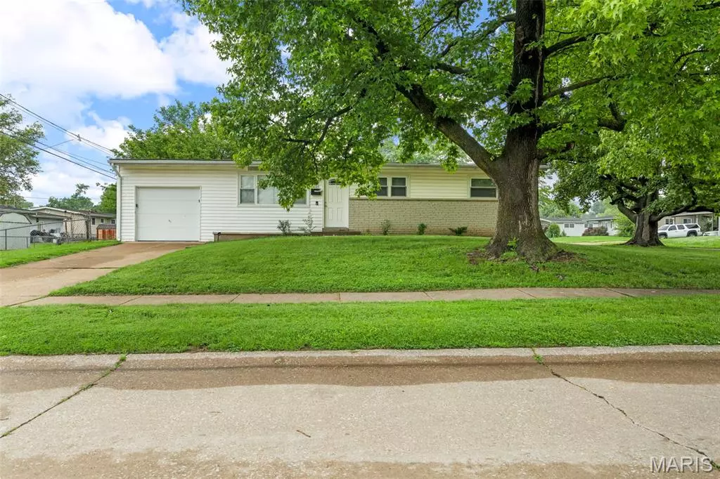 Florissant, MO 63031,2185 Orleans LN