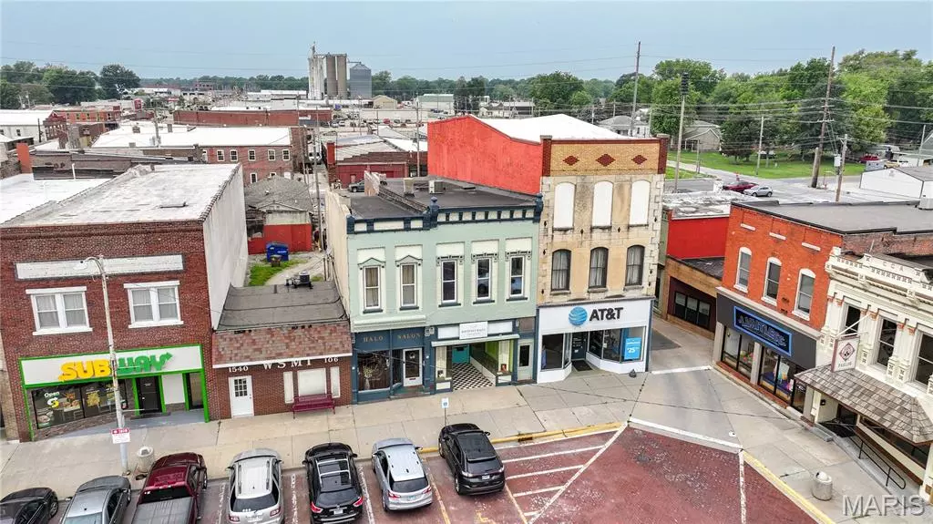502 W Side SQ, Carlinville, IL 62626