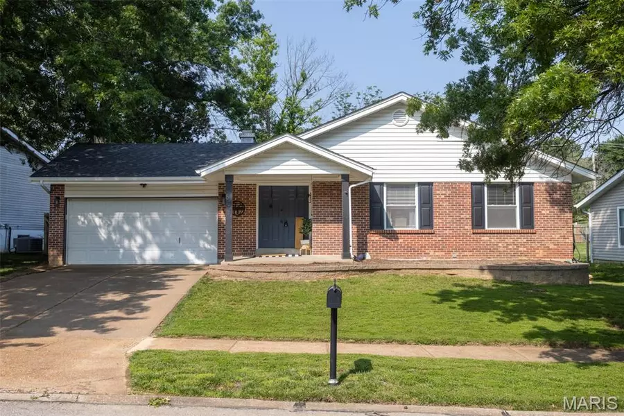 531 Charoak DR, Ballwin, MO 63021