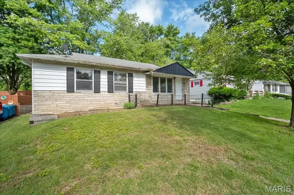 9725 Medford DR, Riverview, MO 63136