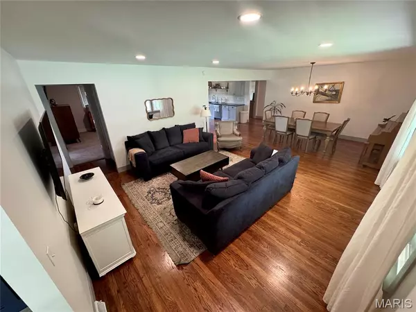 Palmyra, MO 63461,1311 W Line ST