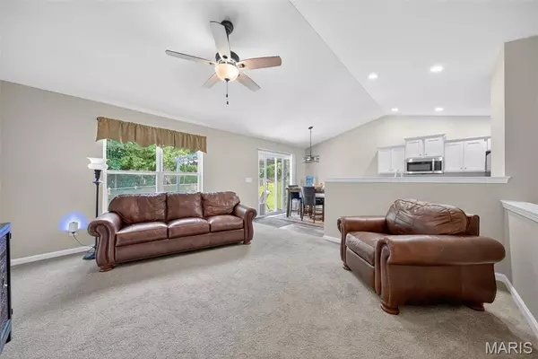 Winfield, MO 63389,11 Round Table CT
