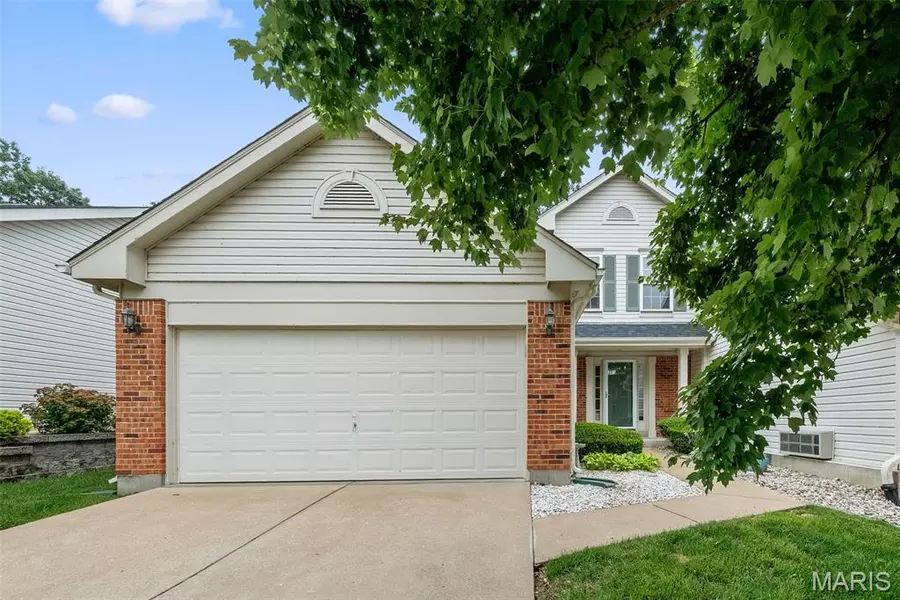 7297 Tournament DR, St Louis, MO 63129