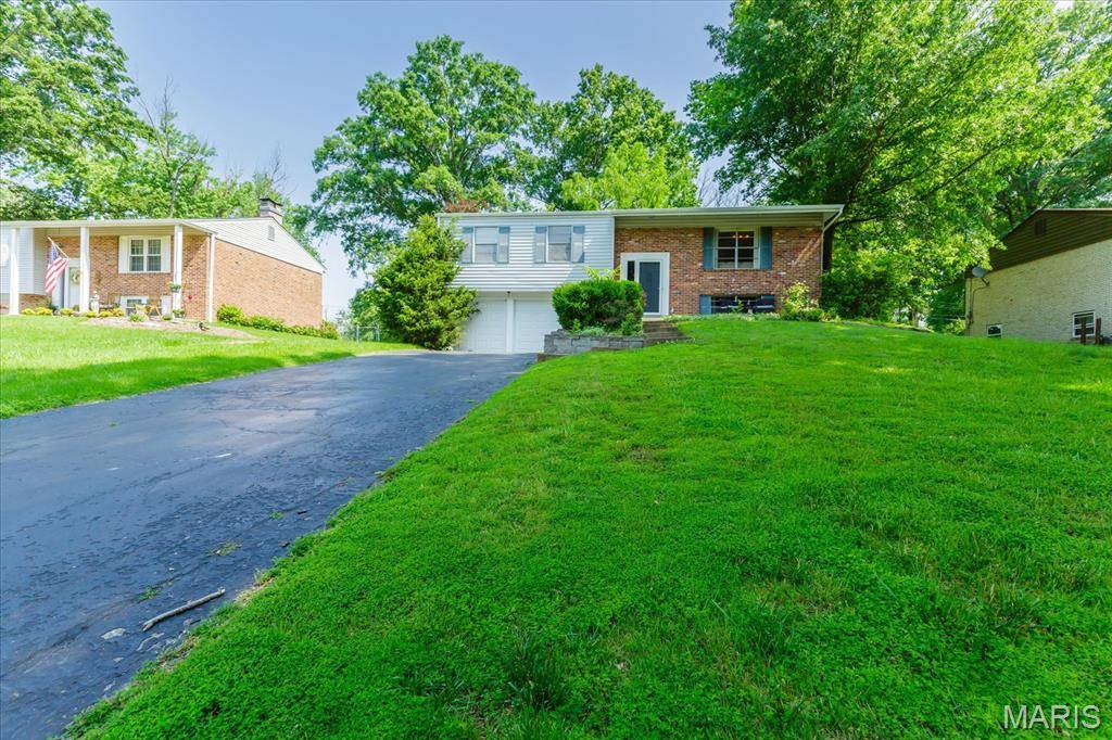1029 Carole LN, Ellisville, MO 63021