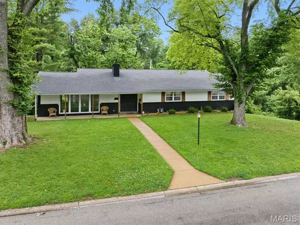 101 E Fairway DR, Belleville, IL 62223