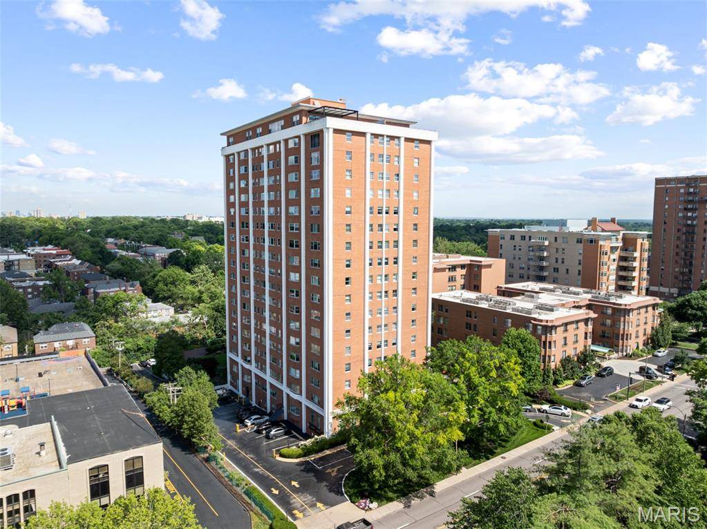 710 S South Hanley RD #17C, Clayton, MO 63105