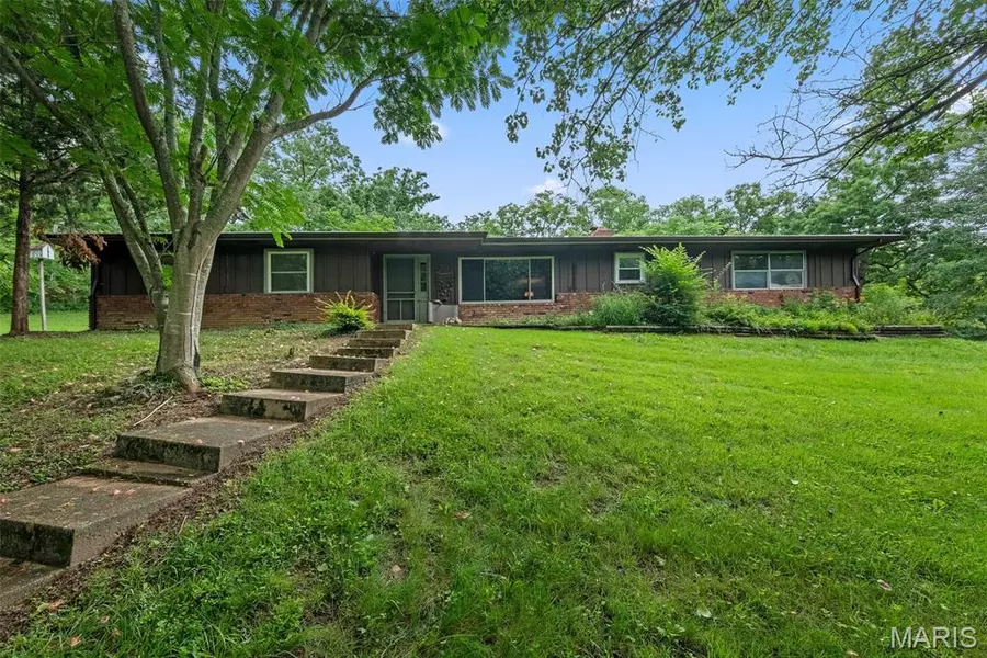 1860 Lamplite EST, St Clair, MO 63077
