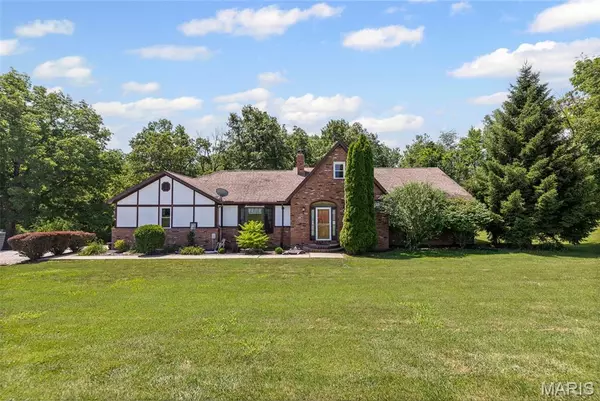 24863 State Hwy 3, Dow, IL 62022