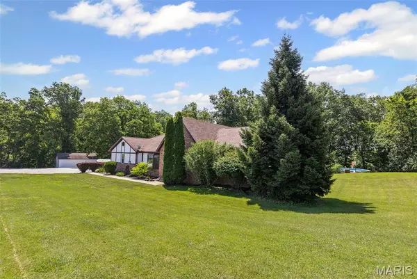 Dow, IL 62022,24863 State Hwy 3