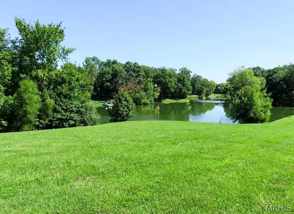 Alton, IL 62002,0 Lake DR