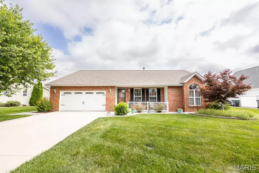 948 Dere Bere DR, Mascoutah, IL 62258