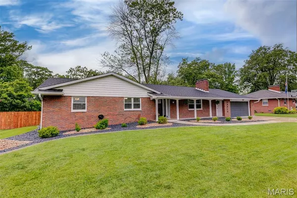 Godfrey, IL 62035,3402 Greenwood LN