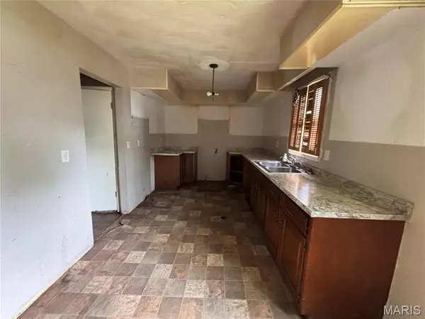 Virden, IL 62090,920 N Dye ST