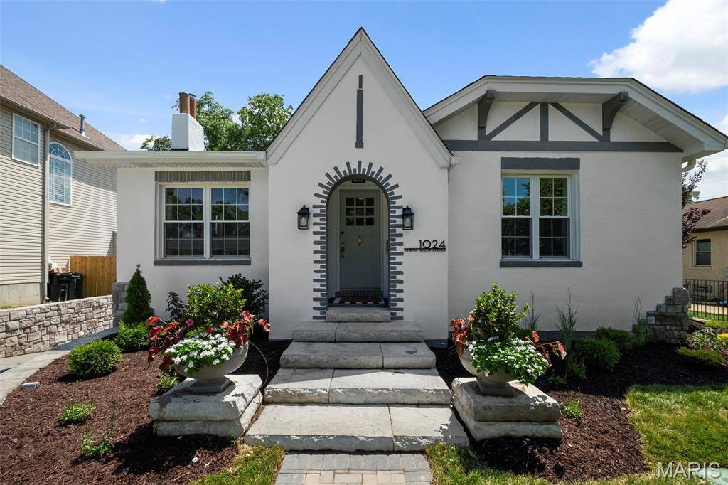 1024 N Taylor AVE, Kirkwood, MO 63122