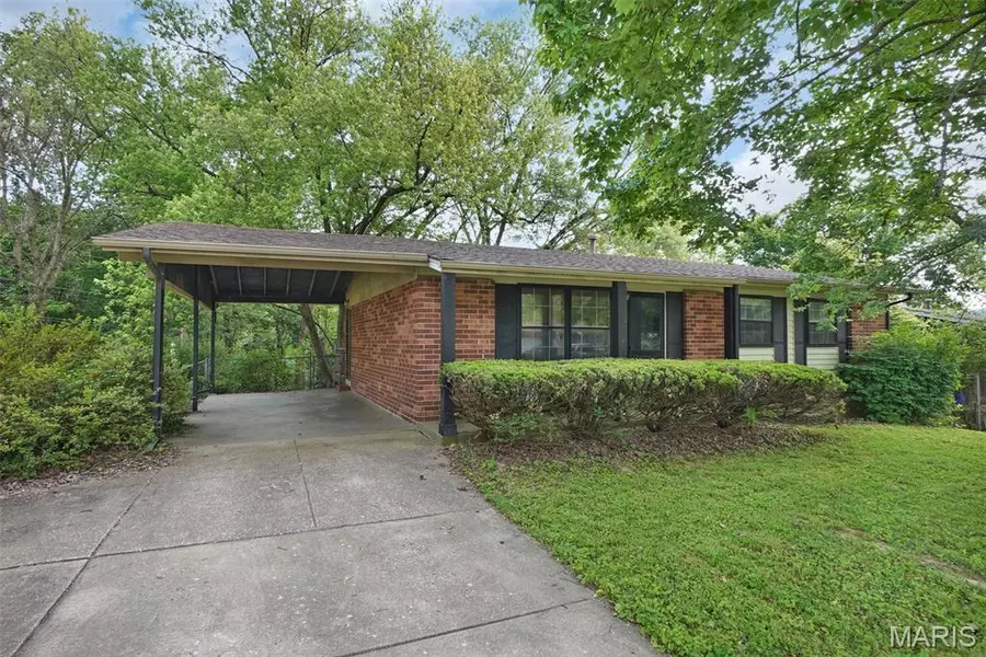 11928 Barbara DR, Maryland Heights, MO 63043