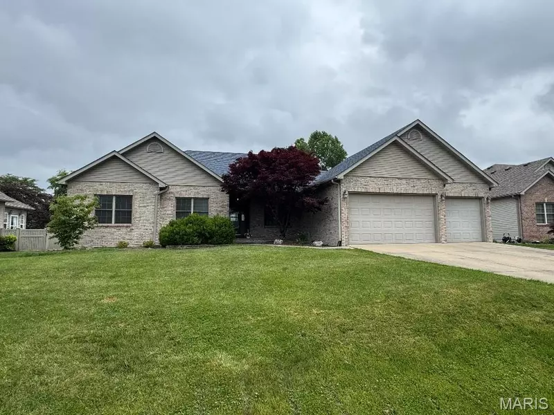 8836 Wildewood DR, Worden, IL 62097