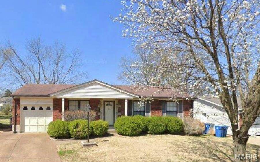 1461 Friar Tuck LN, St Louis, MO 63125