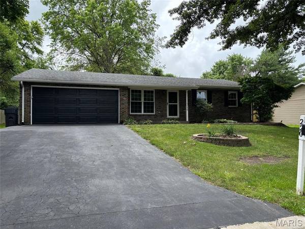 220 Country Meadow LN, Belleville, IL 62221