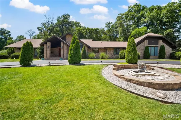 59 Meadowbrook Country Club Estates Drive Estate,  Ballwin,  MO 63011