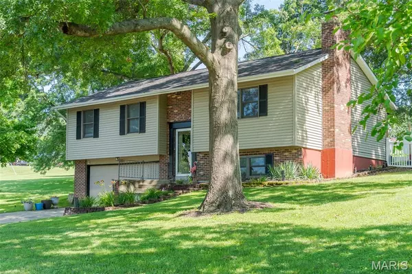 1003 Marilyn CT, Washington, MO 63090