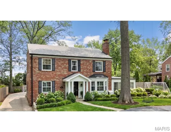 46 Enfield RD, Ladue, MO 63132