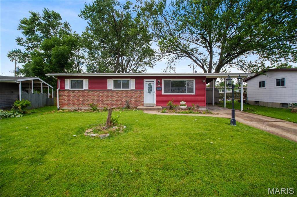 560 Falcon DR, Florissant, MO 63031