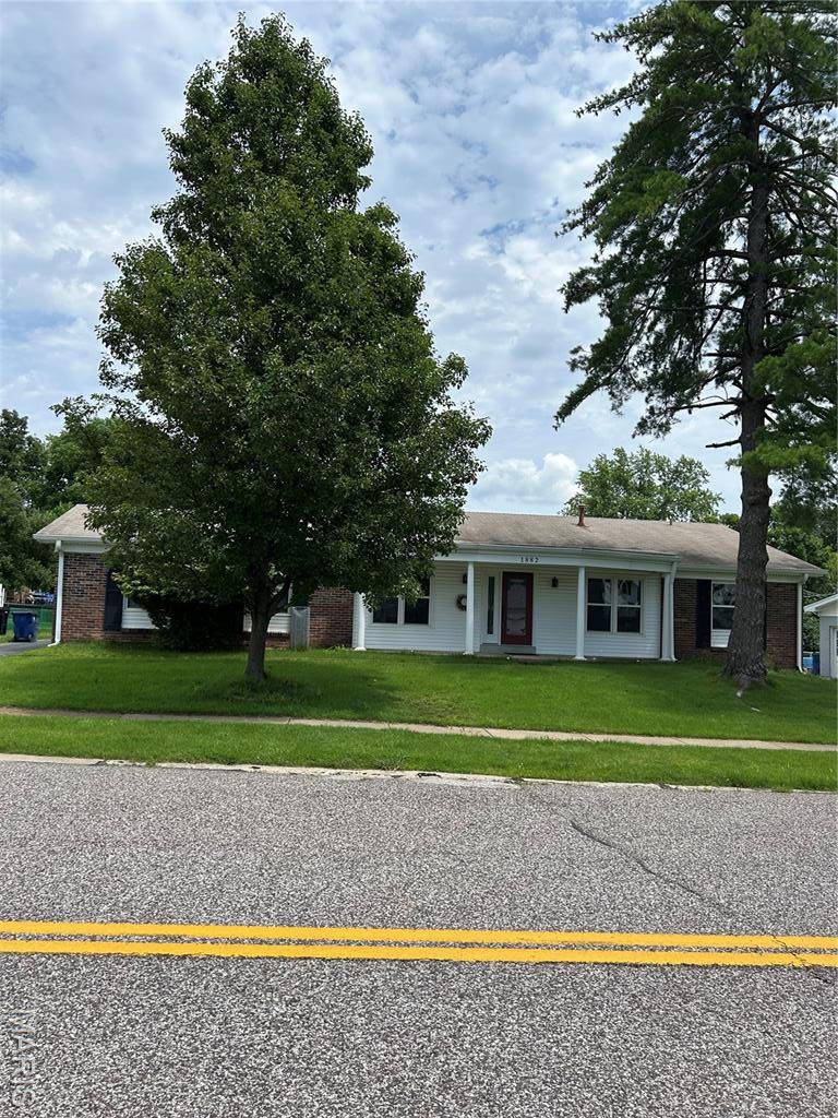 1882 Seven Pines DR, St Louis, MO 63146