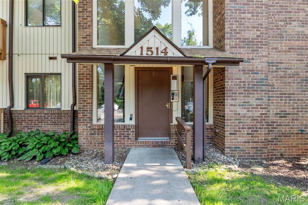 1514 Summer Run DR #208, Florissant, MO 63033