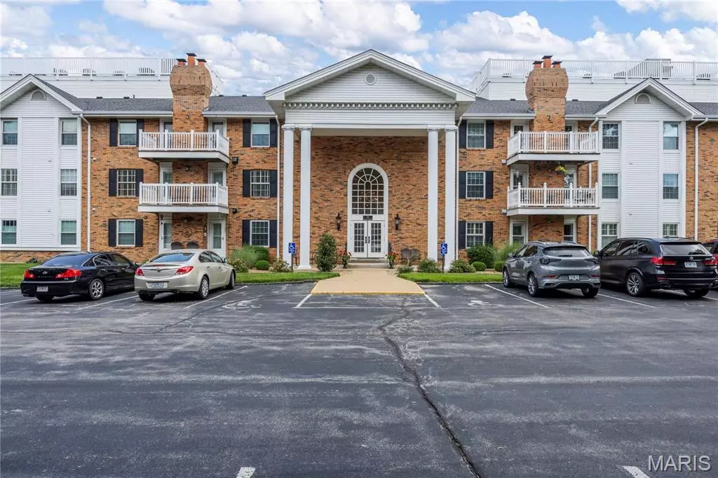 Ellisville, MO 63011,312 Clayton Crossing DR #304