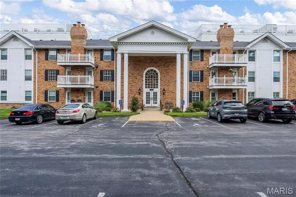 312 Clayton Crossing DR #304, Ellisville, MO 63011