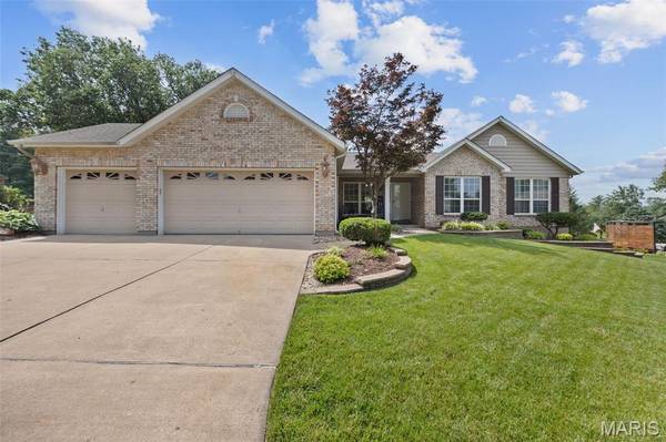 5046 Castle Douglas DR, St Peters, MO 63304