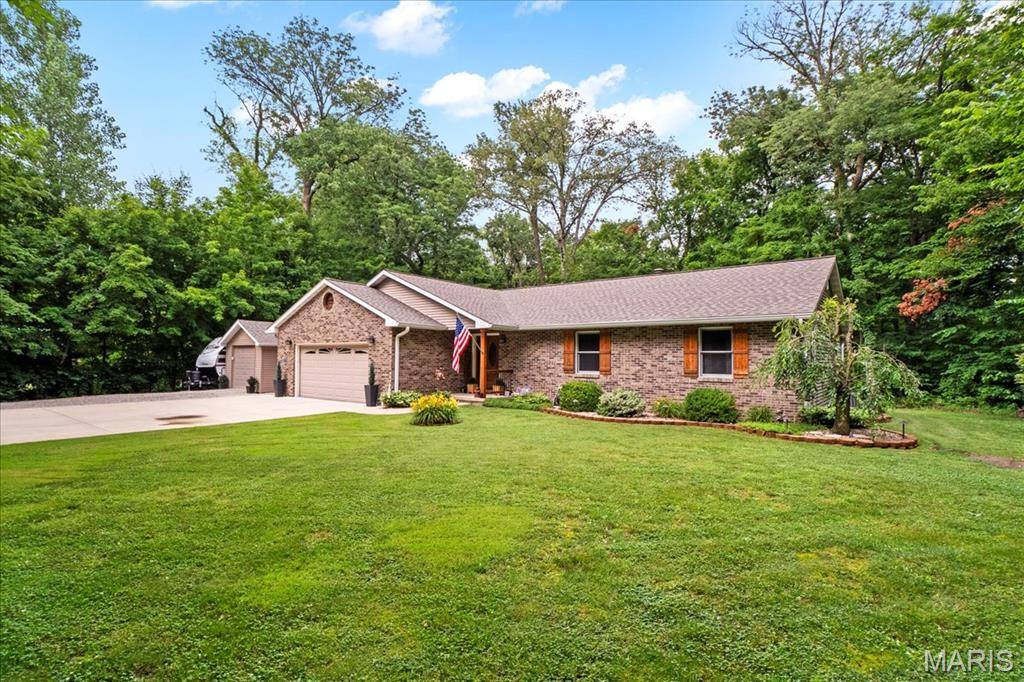 13345 Iberg RD, Highland, IL 62249