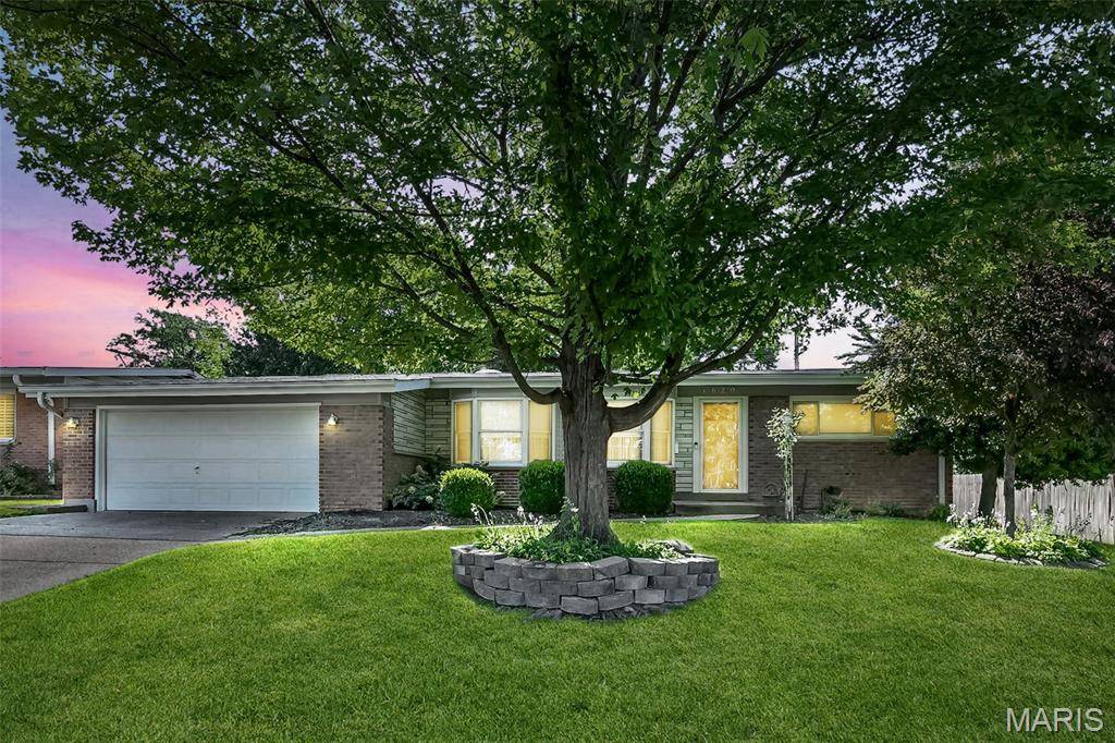 1620 Jodphur DR, Florissant, MO 63033