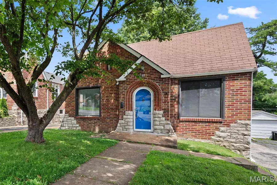 541 Kingston DR, St Louis, MO 63125