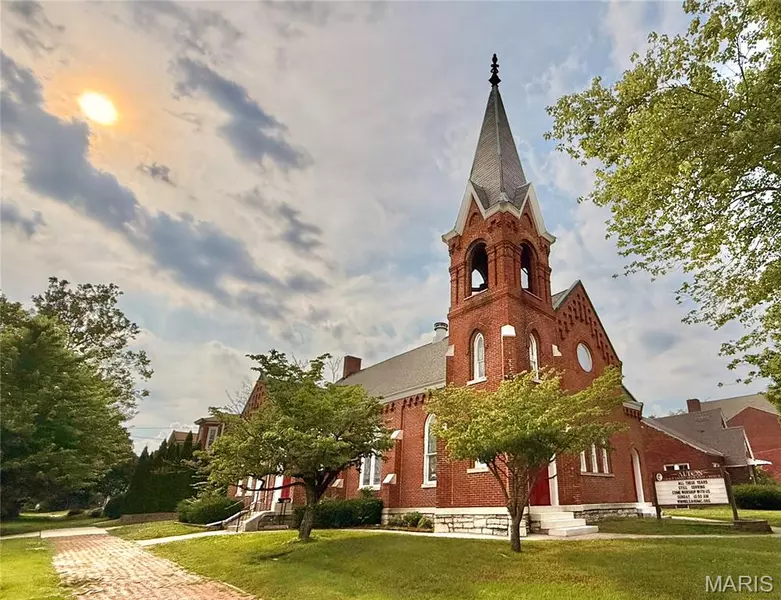 702 Henry ST, Alton, IL 62002