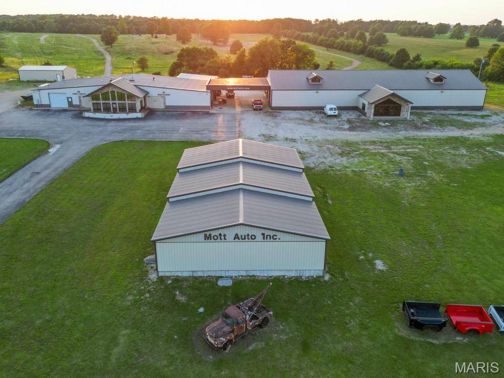 20451 HIGHWAY W, Lebanon, MO 65536
