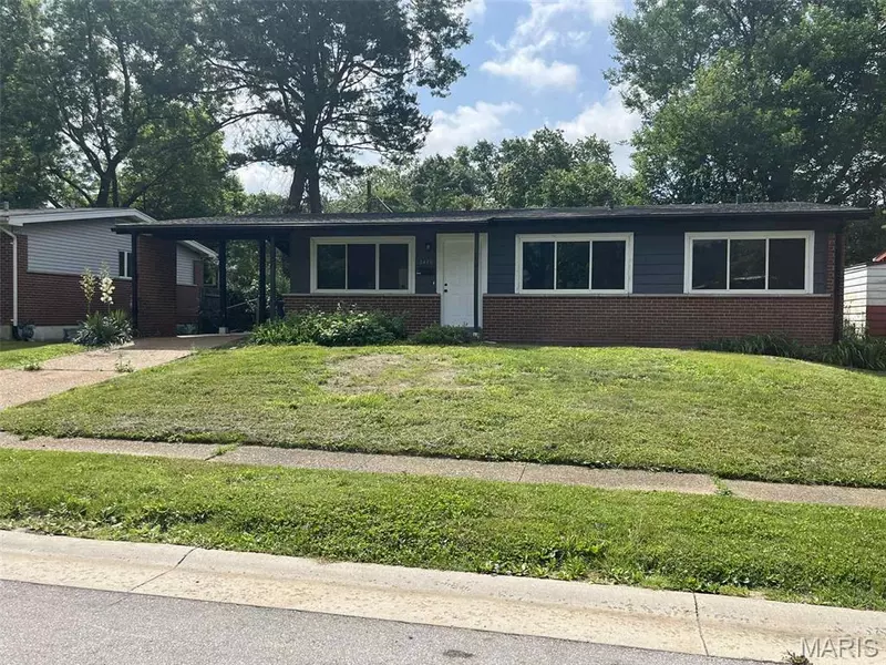 2420 Churchill Downs DR, Florissant, MO 63033