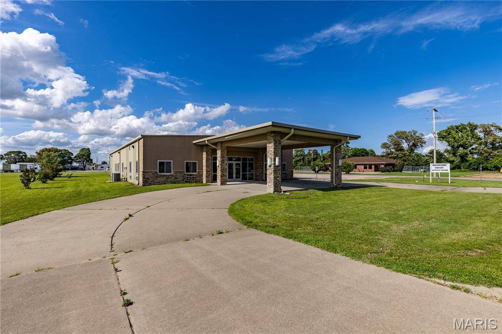 319 Clay Morgan Dr, East Prairie, MO 63845