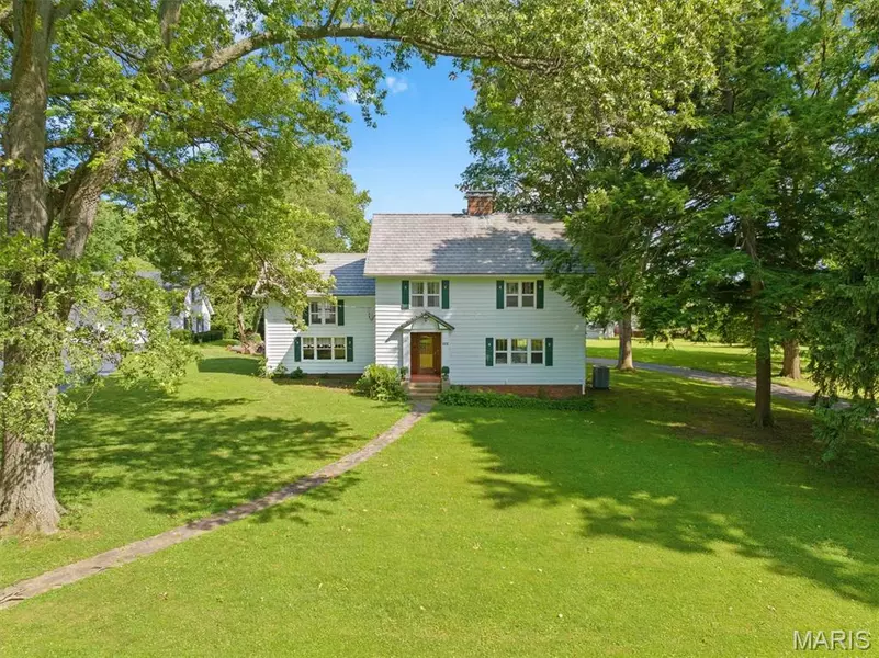 922 Belleville ST, Lebanon, IL 62254