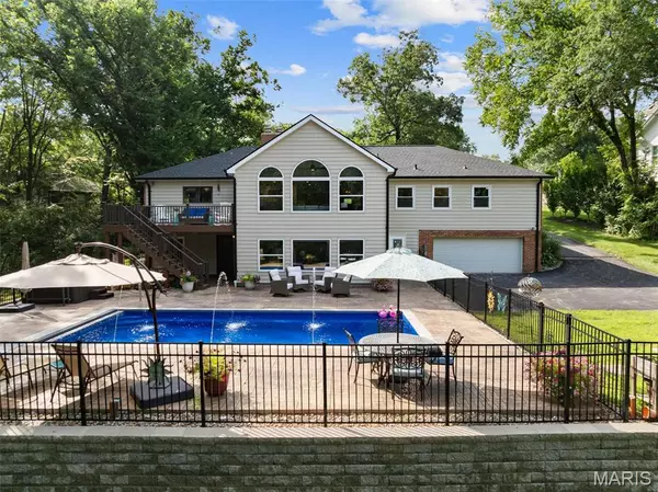 12925 Topping Estates DR, Town And Country, MO 63131