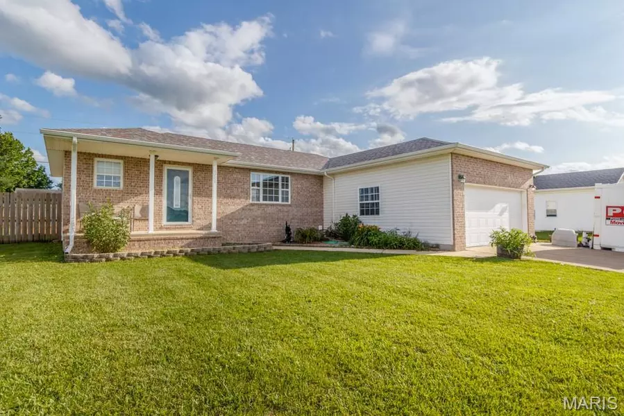 1208 Troutman DR, Lebanon, MO 65536