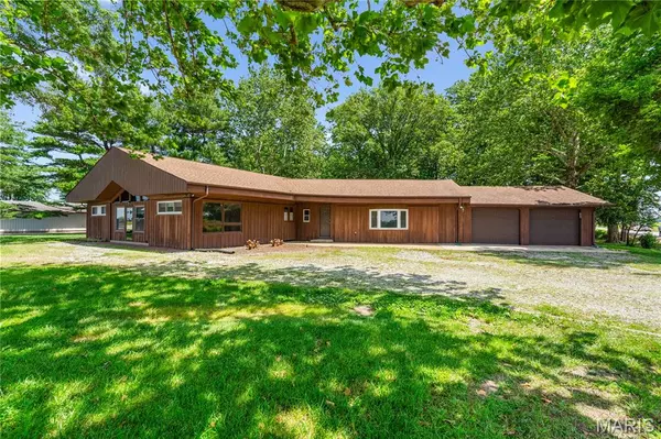 Trenton, IL 62293,1021 Otter RD