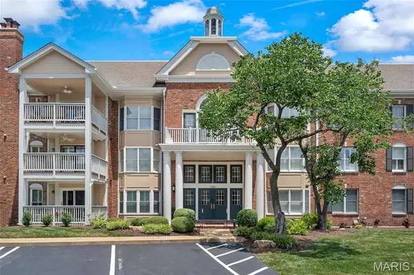 208 Ambridge CT #302, Chesterfield, MO 63017