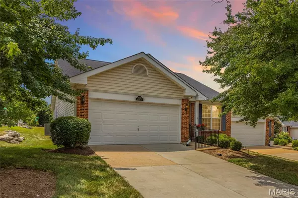 10158 Chancery LN, St Louis, MO 63123